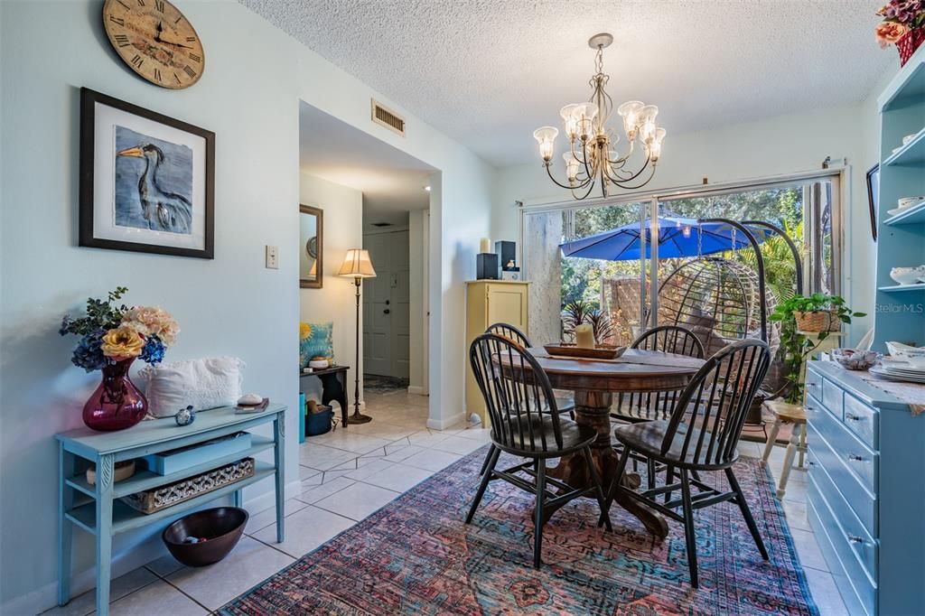 待售: $214,999 (2 贝兹, 2 浴室, 980 平方英尺)