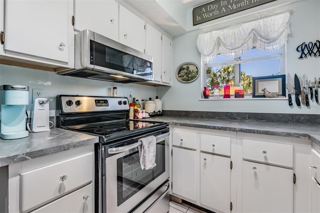 待售: $214,999 (2 贝兹, 2 浴室, 980 平方英尺)