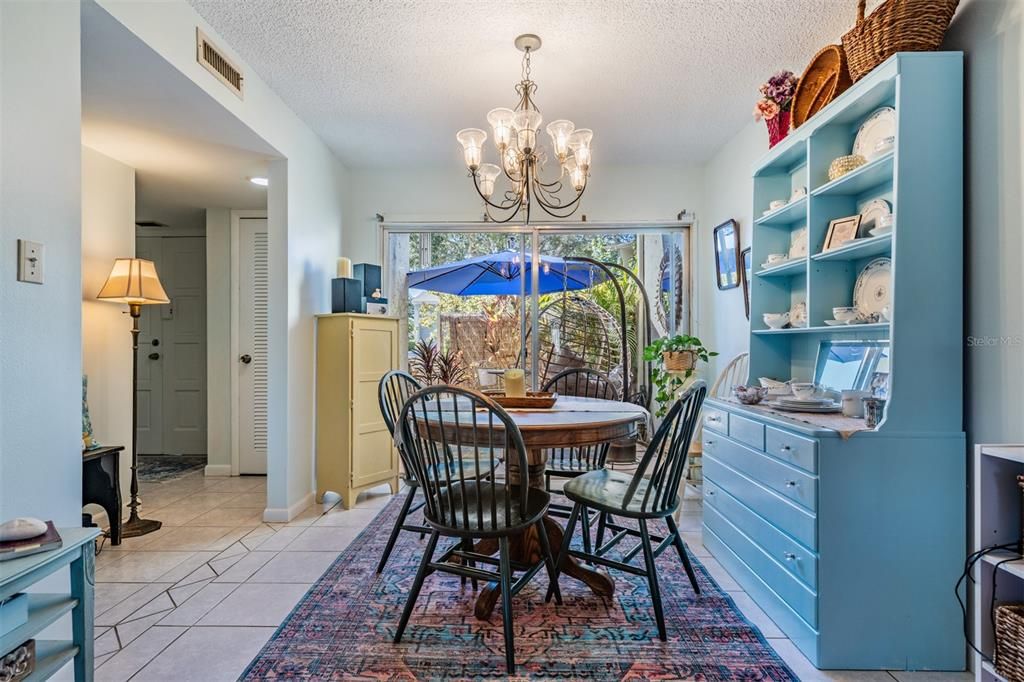 待售: $214,999 (2 贝兹, 2 浴室, 980 平方英尺)