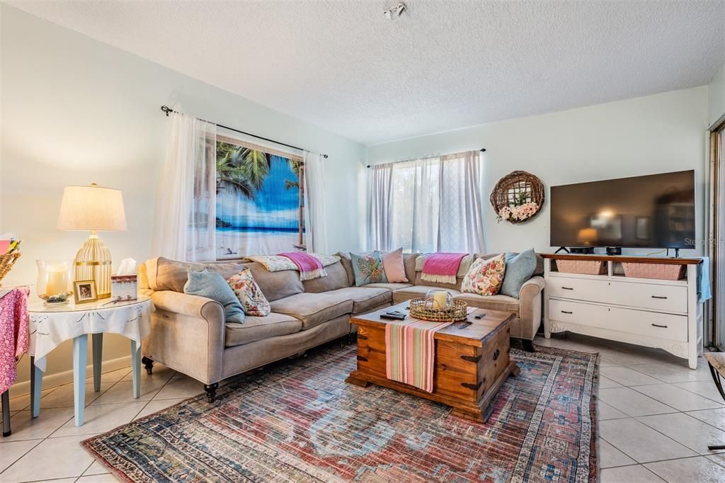 待售: $214,999 (2 贝兹, 2 浴室, 980 平方英尺)