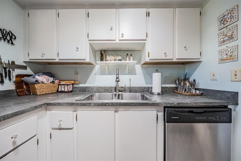 待售: $214,999 (2 贝兹, 2 浴室, 980 平方英尺)