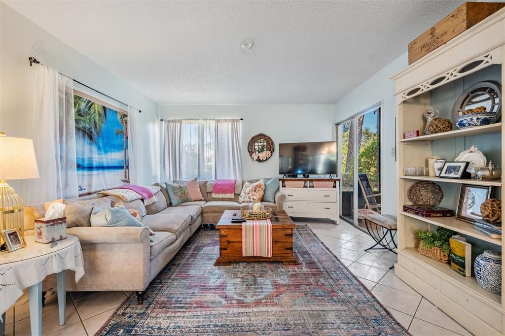 待售: $214,999 (2 贝兹, 2 浴室, 980 平方英尺)