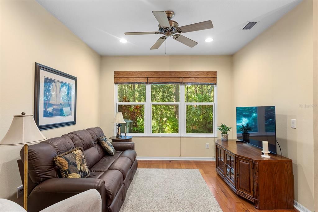 Под контрактом: $414,900 (3 спален, 2 ванн, 1912 Квадратных фут)