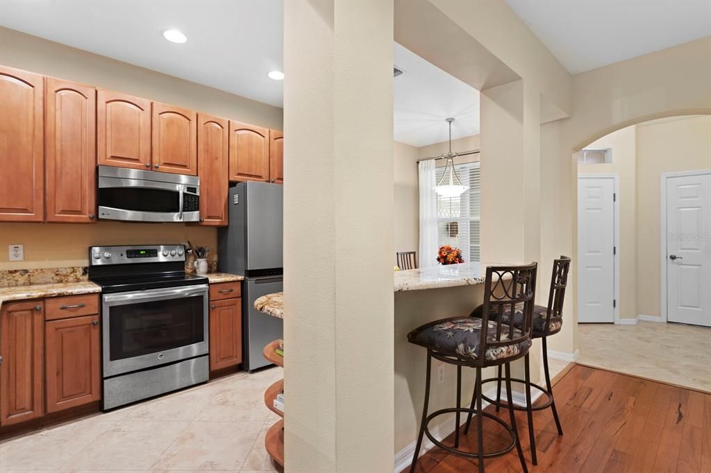 Под контрактом: $414,900 (3 спален, 2 ванн, 1912 Квадратных фут)