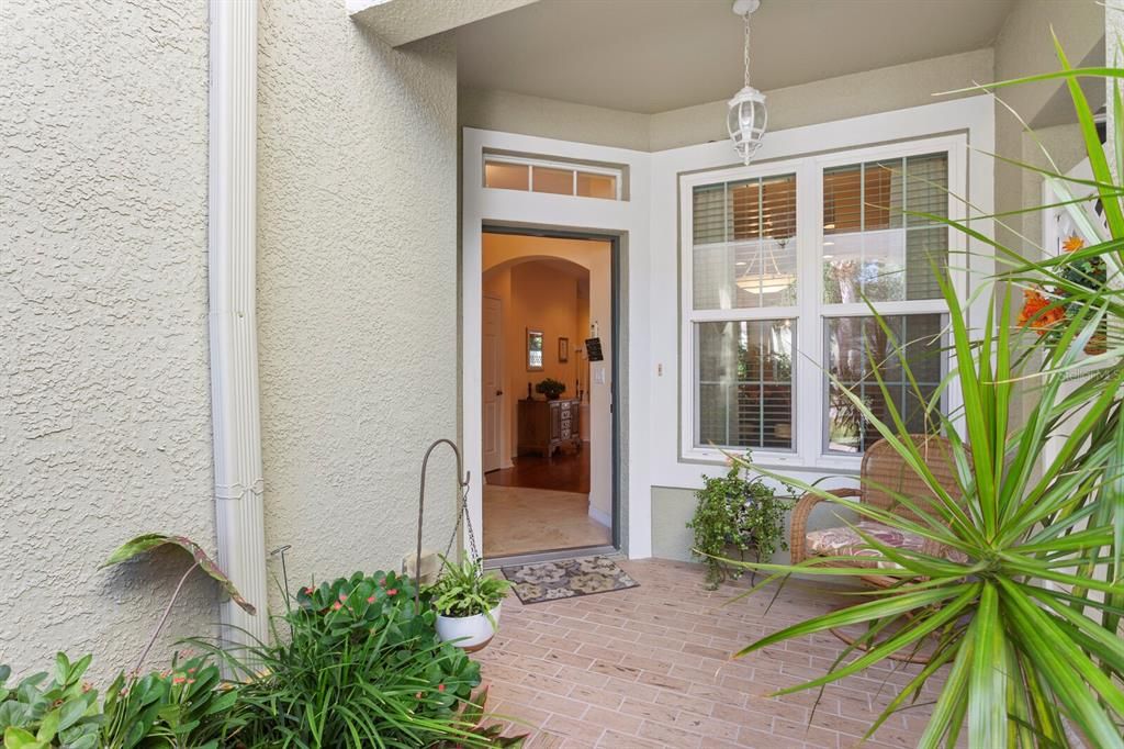 Под контрактом: $414,900 (3 спален, 2 ванн, 1912 Квадратных фут)