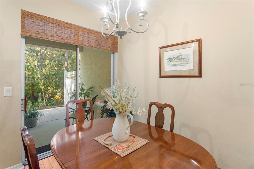 Под контрактом: $414,900 (3 спален, 2 ванн, 1912 Квадратных фут)