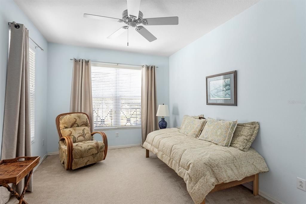 Под контрактом: $414,900 (3 спален, 2 ванн, 1912 Квадратных фут)