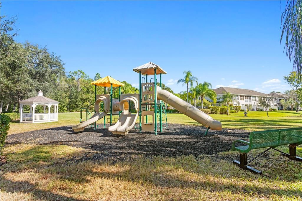 Под контрактом: $414,900 (3 спален, 2 ванн, 1912 Квадратных фут)