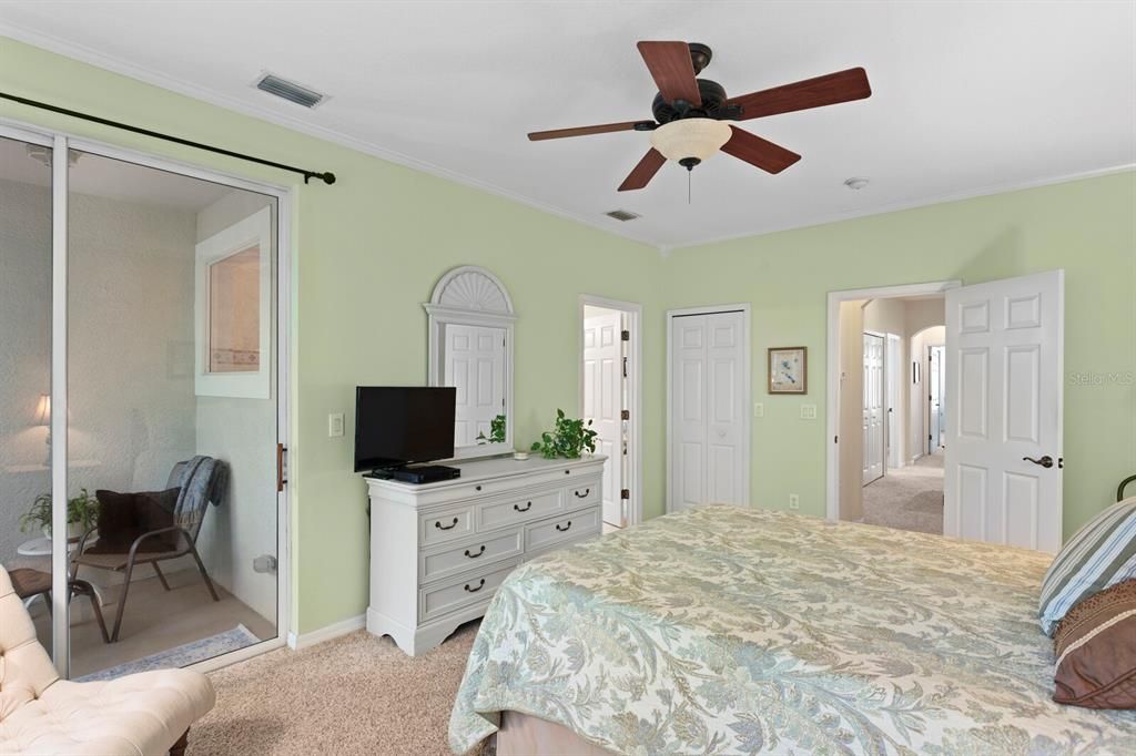 Под контрактом: $414,900 (3 спален, 2 ванн, 1912 Квадратных фут)