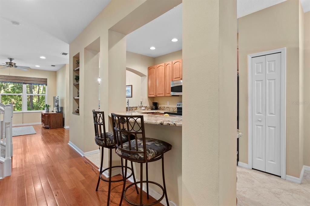 Под контрактом: $414,900 (3 спален, 2 ванн, 1912 Квадратных фут)