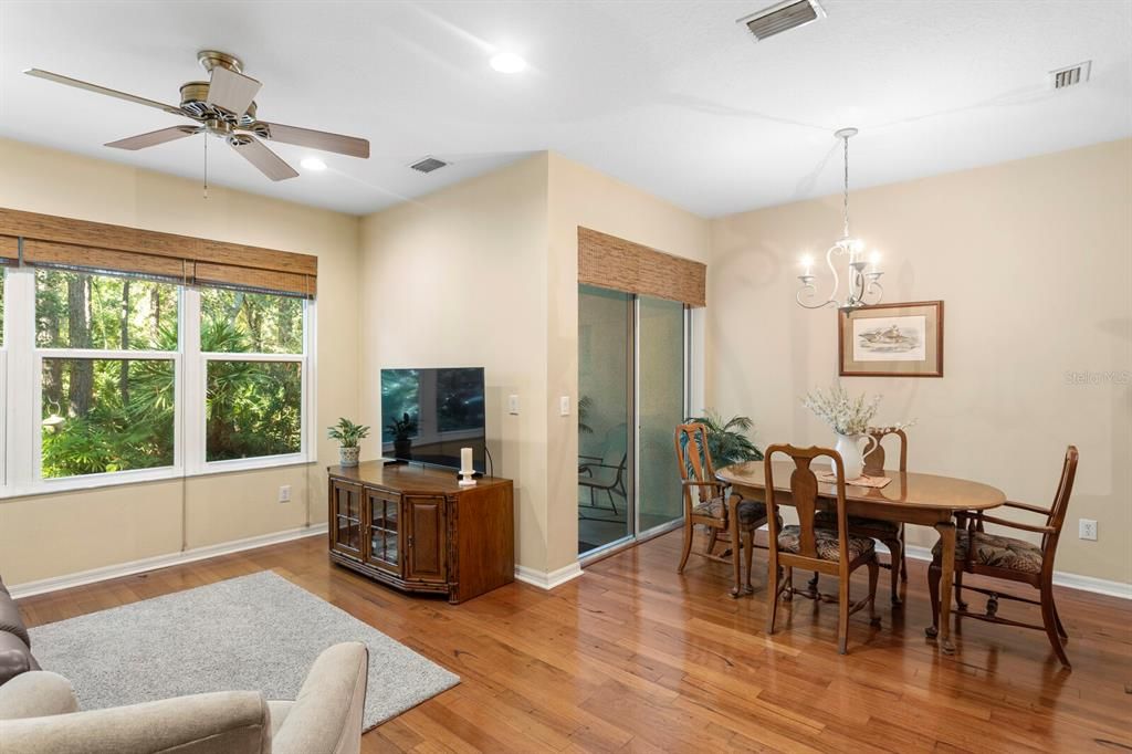 Под контрактом: $414,900 (3 спален, 2 ванн, 1912 Квадратных фут)