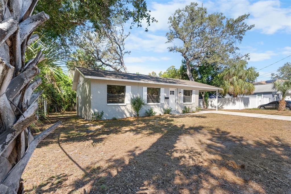 合同活跃: $249,900 (3 贝兹, 1 浴室, 1017 平方英尺)