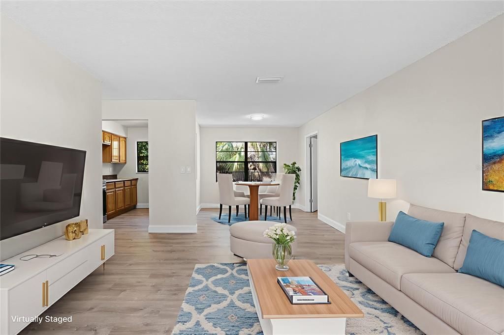 合同活跃: $249,900 (3 贝兹, 1 浴室, 1017 平方英尺)