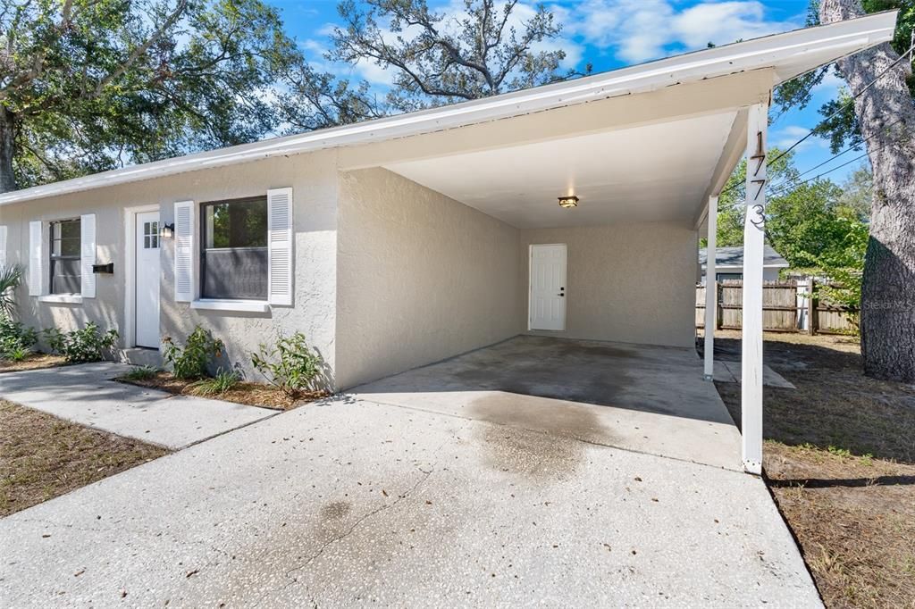 合同活跃: $249,900 (3 贝兹, 1 浴室, 1017 平方英尺)