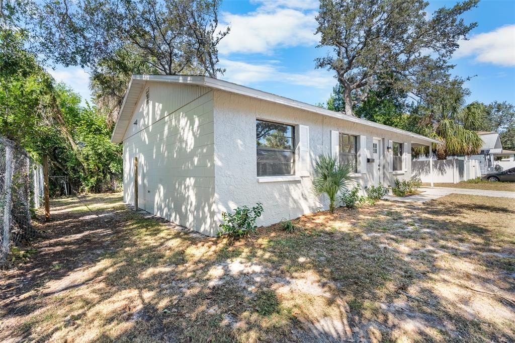 合同活跃: $249,900 (3 贝兹, 1 浴室, 1017 平方英尺)