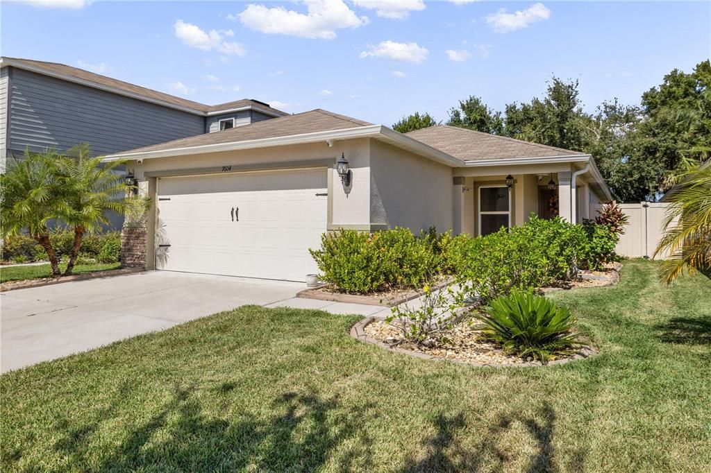 Recently Sold: $310,000 (4 beds, 2 baths, 1626 Square Feet)