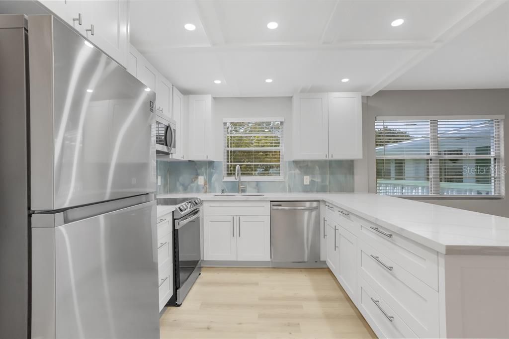 待售: $70,000 (1 贝兹, 1 浴室, 708 平方英尺)