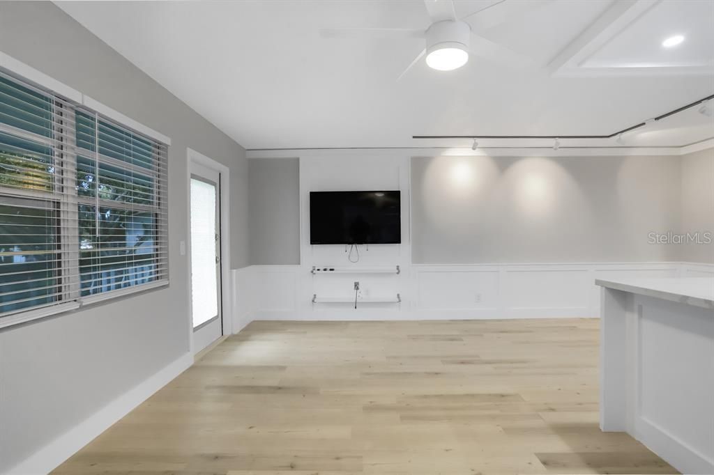 待售: $70,000 (1 贝兹, 1 浴室, 708 平方英尺)