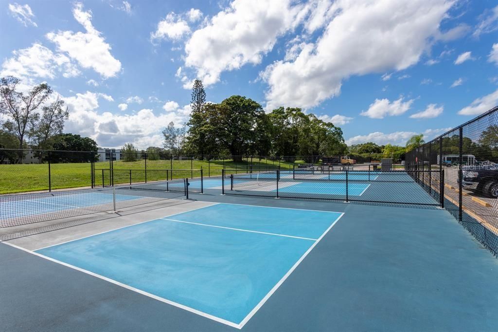 待售: $70,000 (1 贝兹, 1 浴室, 708 平方英尺)