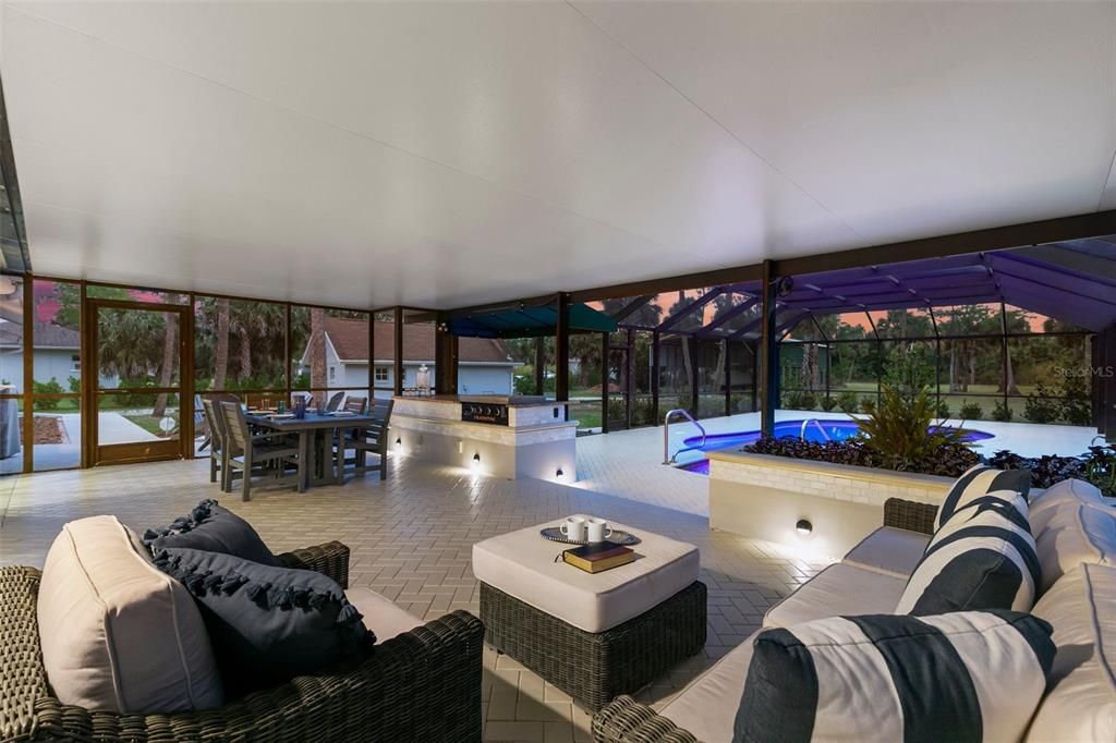 For Sale: $950,000 (3 beds, 2 baths, 1905 Square Feet)