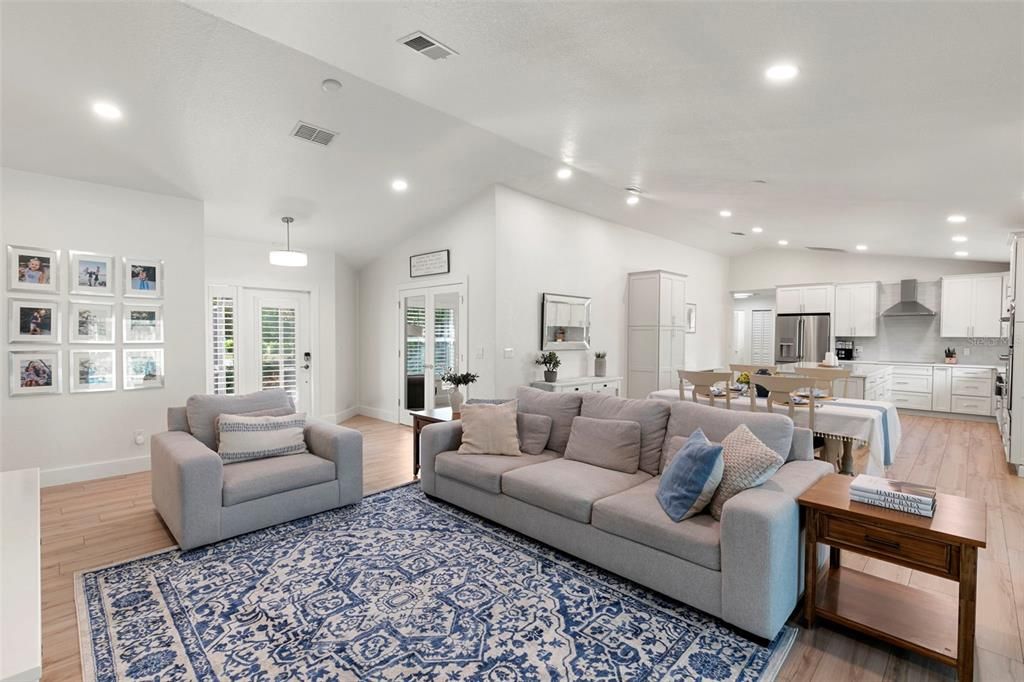 For Sale: $950,000 (3 beds, 2 baths, 1905 Square Feet)