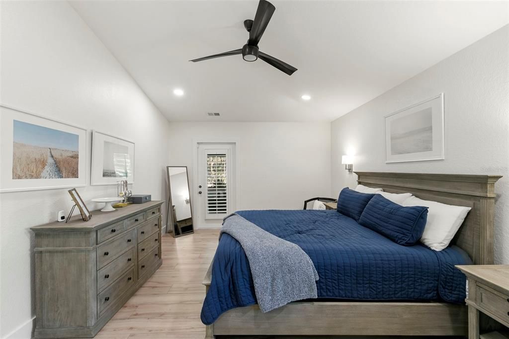 For Sale: $950,000 (3 beds, 2 baths, 1905 Square Feet)