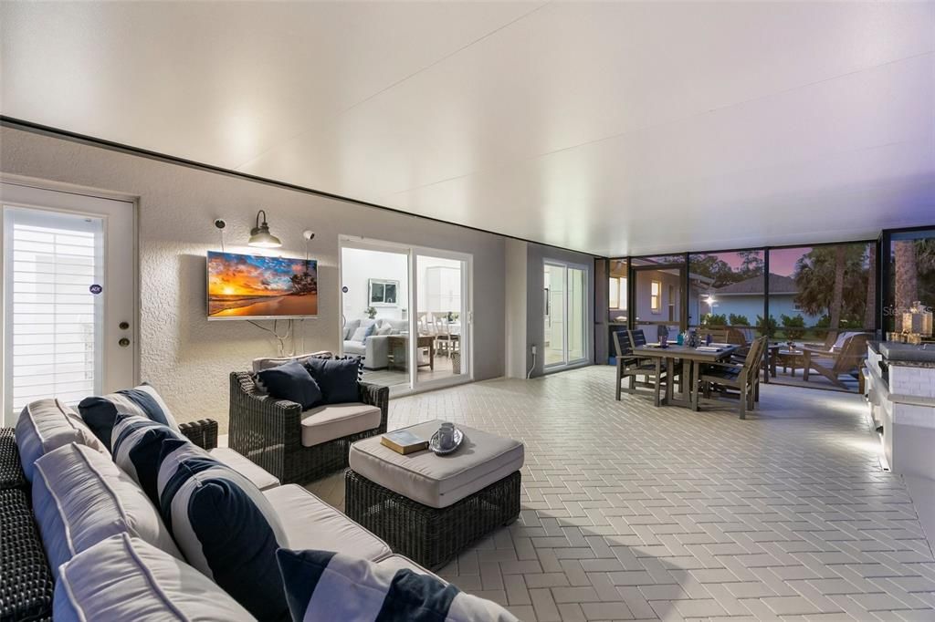 For Sale: $950,000 (3 beds, 2 baths, 1905 Square Feet)