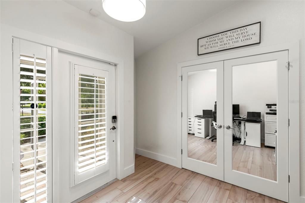 For Sale: $950,000 (3 beds, 2 baths, 1905 Square Feet)