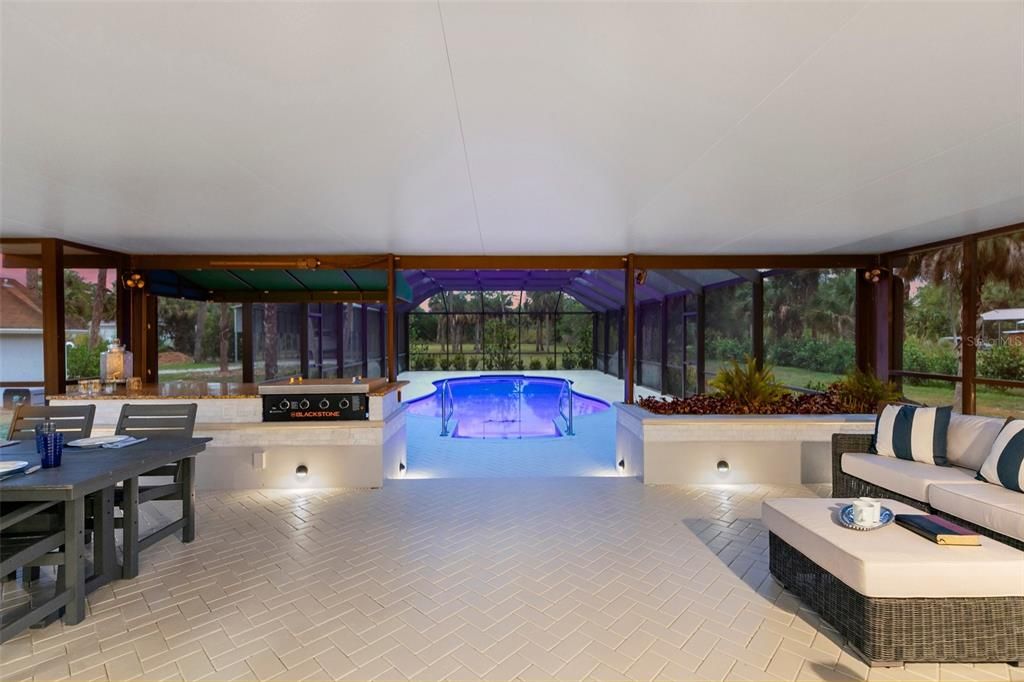 For Sale: $950,000 (3 beds, 2 baths, 1905 Square Feet)