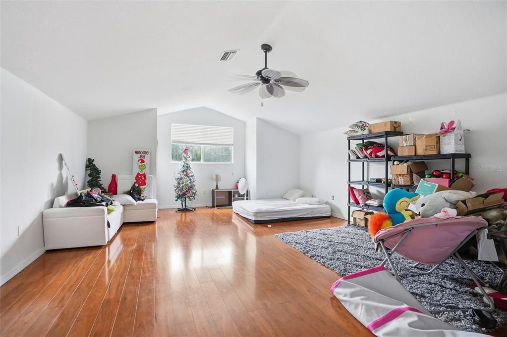 For Sale: $409,900 (4 beds, 3 baths, 2807 Square Feet)