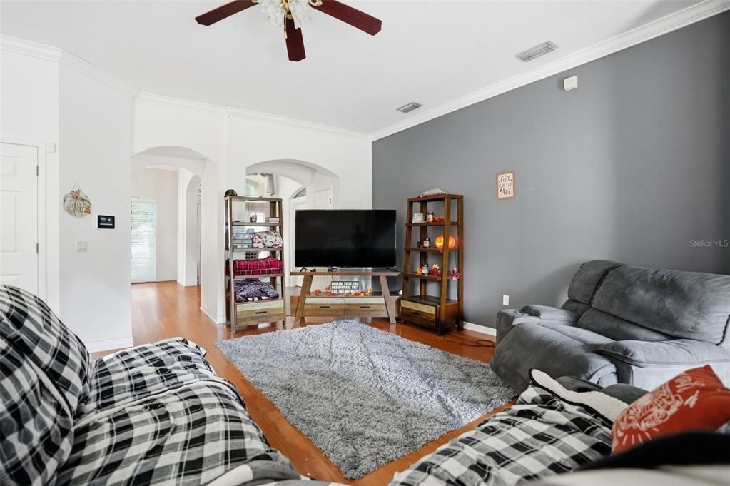 For Sale: $409,900 (4 beds, 3 baths, 2807 Square Feet)