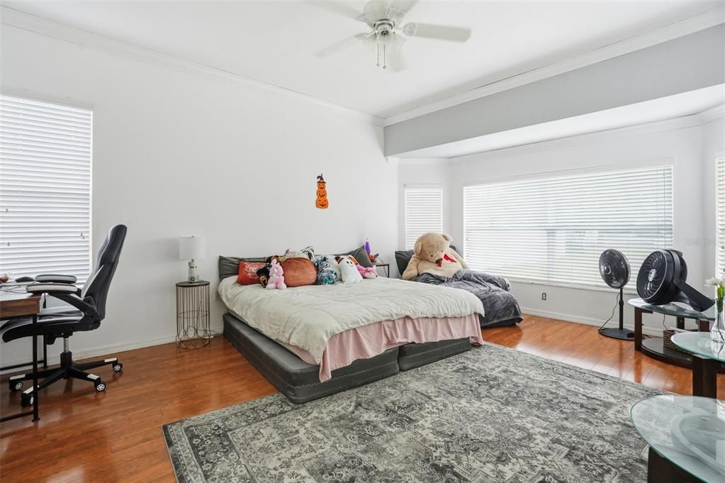 For Sale: $409,900 (4 beds, 3 baths, 2807 Square Feet)