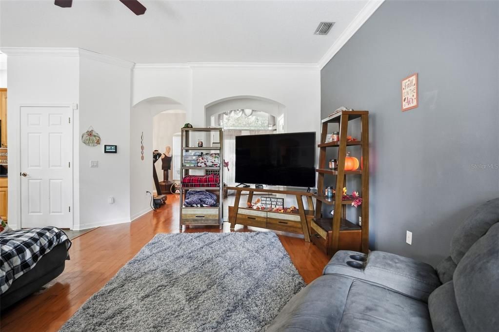 For Sale: $409,900 (4 beds, 3 baths, 2807 Square Feet)