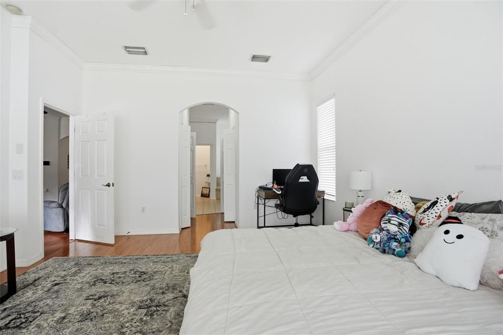 For Sale: $409,900 (4 beds, 3 baths, 2807 Square Feet)