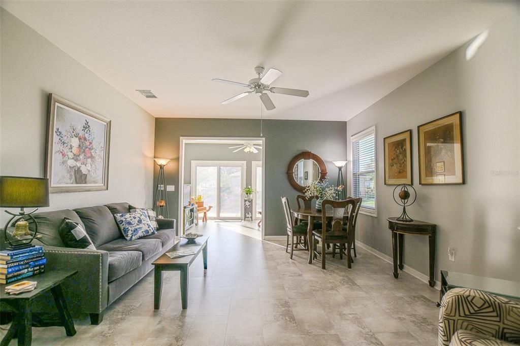 For Sale: $289,000 (2 beds, 2 baths, 1237 Square Feet)