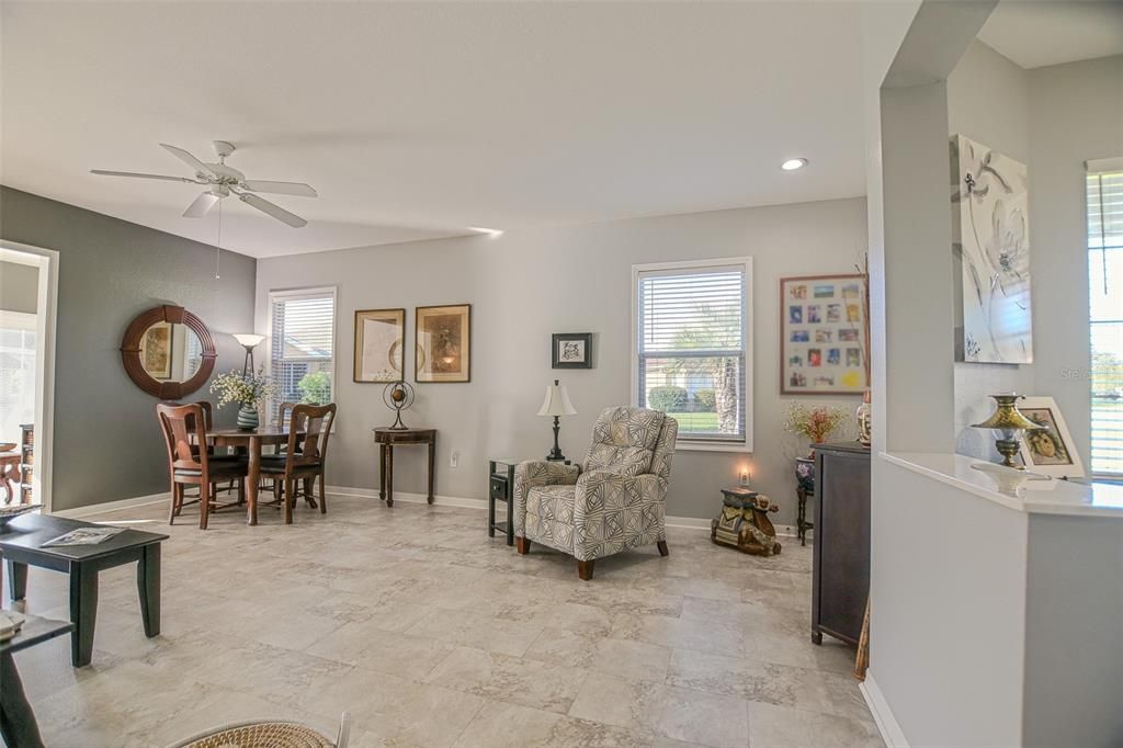 For Sale: $289,000 (2 beds, 2 baths, 1237 Square Feet)