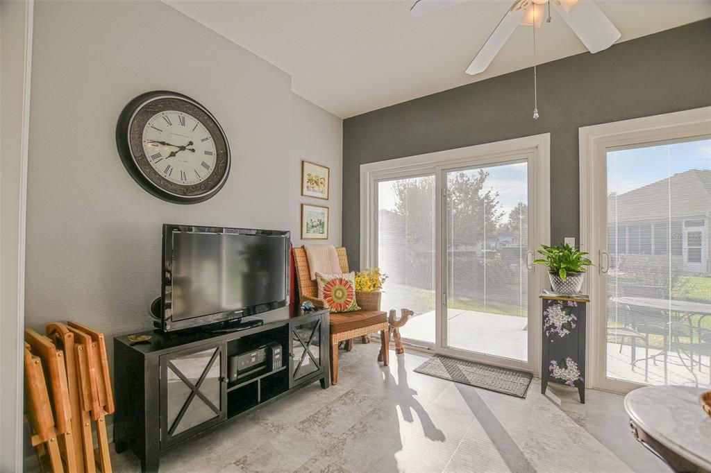 For Sale: $289,000 (2 beds, 2 baths, 1237 Square Feet)