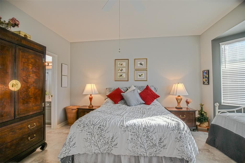 For Sale: $289,000 (2 beds, 2 baths, 1237 Square Feet)