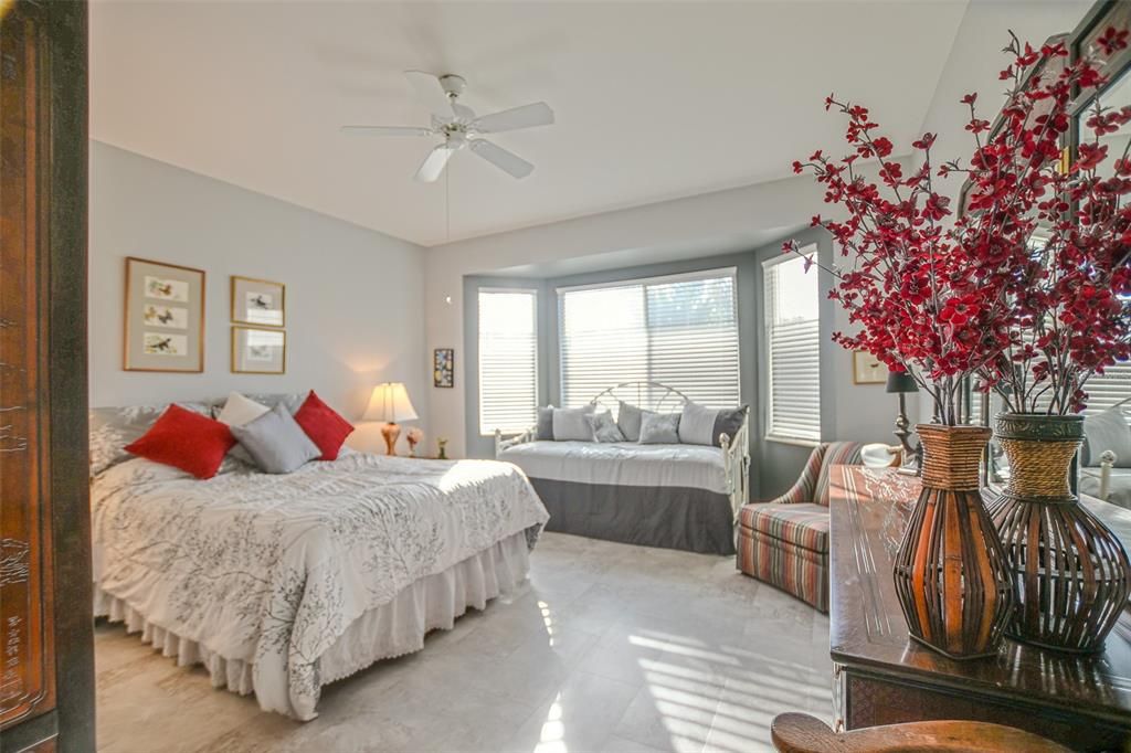 For Sale: $289,000 (2 beds, 2 baths, 1237 Square Feet)