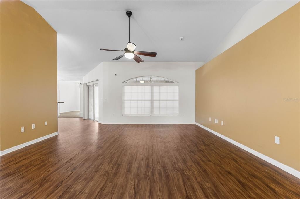 Active With Contract: $349,000 (4 beds, 2 baths, 2247 Square Feet)