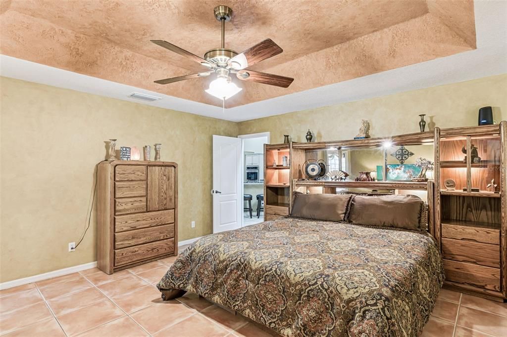 Под контрактом: $539,000 (4 спален, 4 ванн, 2462 Квадратных фут)