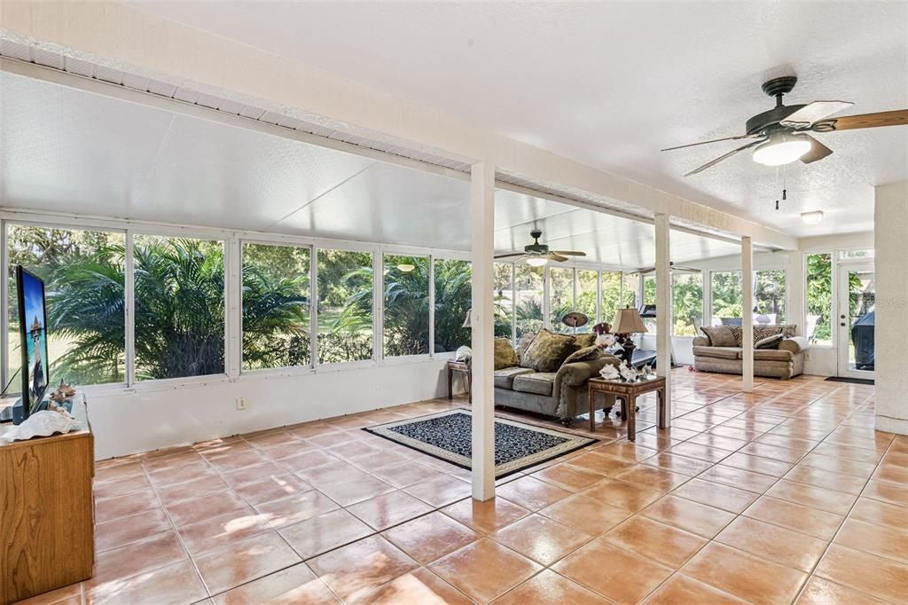 Под контрактом: $539,000 (4 спален, 4 ванн, 2462 Квадратных фут)