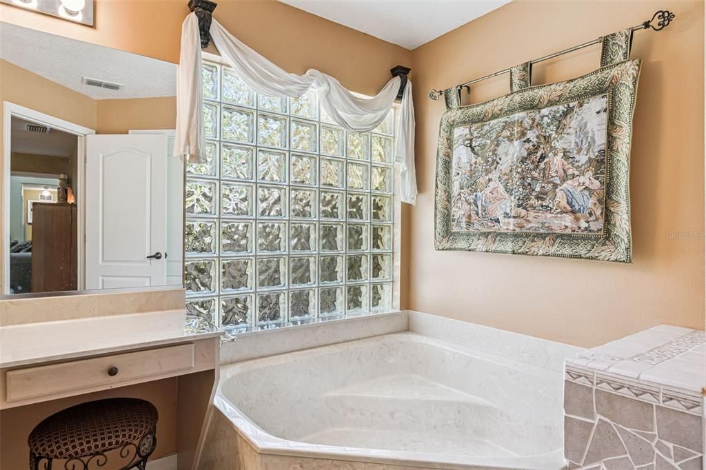 Под контрактом: $539,000 (4 спален, 4 ванн, 2462 Квадратных фут)