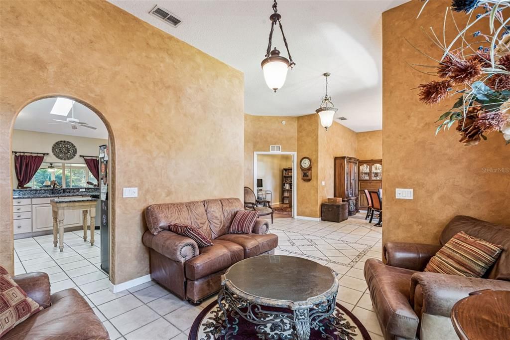 Под контрактом: $539,000 (4 спален, 4 ванн, 2462 Квадратных фут)