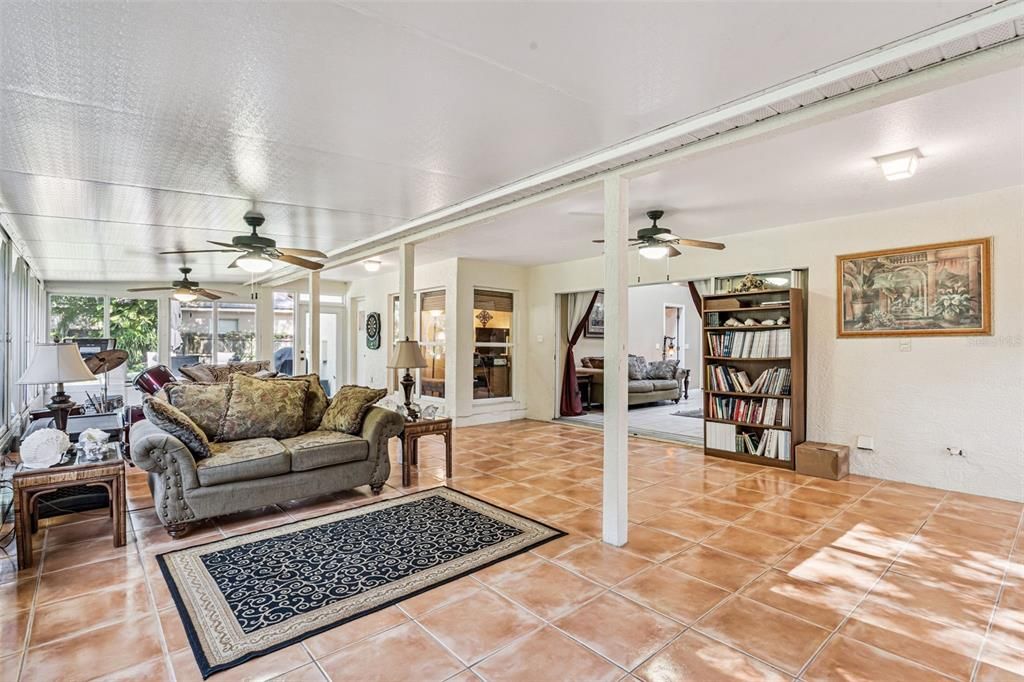 Под контрактом: $539,000 (4 спален, 4 ванн, 2462 Квадратных фут)