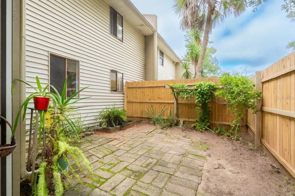 待售: $176,000 (3 贝兹, 2 浴室, 1231 平方英尺)