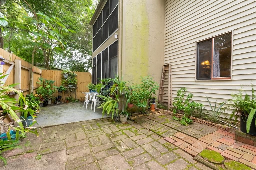 待售: $176,000 (3 贝兹, 2 浴室, 1231 平方英尺)