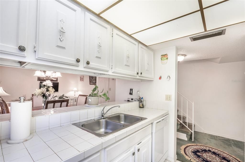 待售: $176,000 (3 贝兹, 2 浴室, 1231 平方英尺)