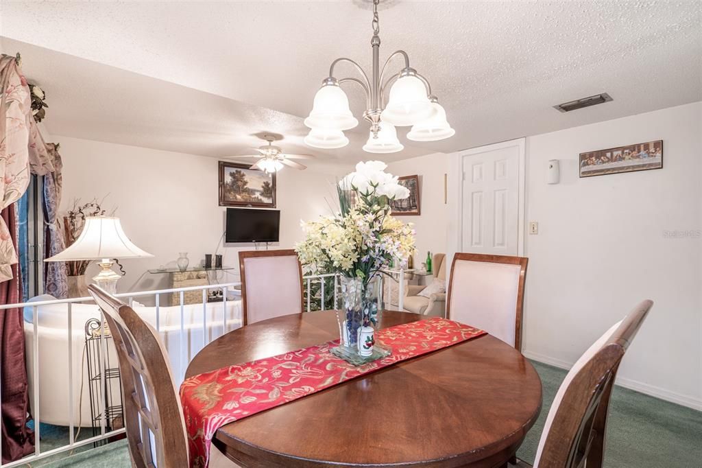 待售: $176,000 (3 贝兹, 2 浴室, 1231 平方英尺)