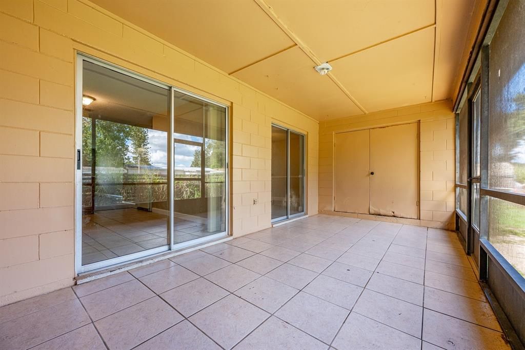 На продажу: $350,000 (4 спален, 0 ванн, 2350 Квадратных фут)